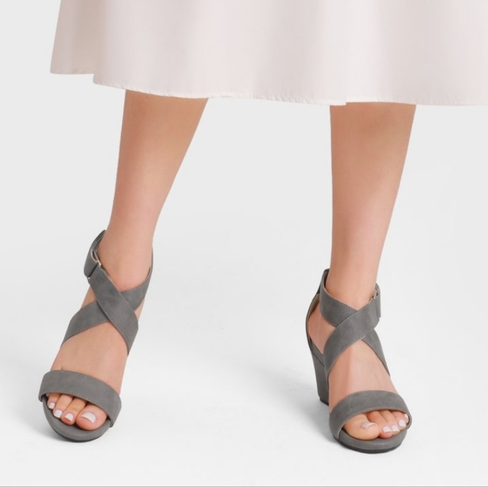 Dexflex Comfort Suede Gray Wedge Sandals - Size 8.5